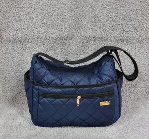 Стильна стьобана жіноча сумка плащівка з кишенями темно-синя