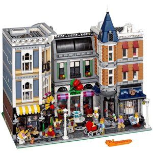 Блоковий конструктор LEGO Creator Міська площа (10255)