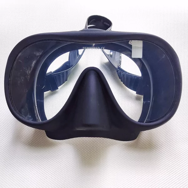 Маскаm1безрамнаясобработаннымиантифогомстеклами