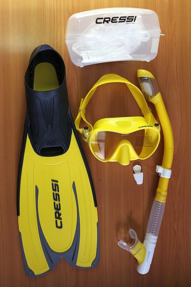 Набір для плавання фірми Cressi: маска + трубка "суха" + ласти 35-36 від компанії Магазин Calipso dive shop - фото 1