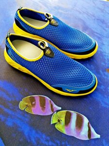 Тапочки коралові для плавання, аквашузи чоловічі з жовтою підошвою р. 44 сині