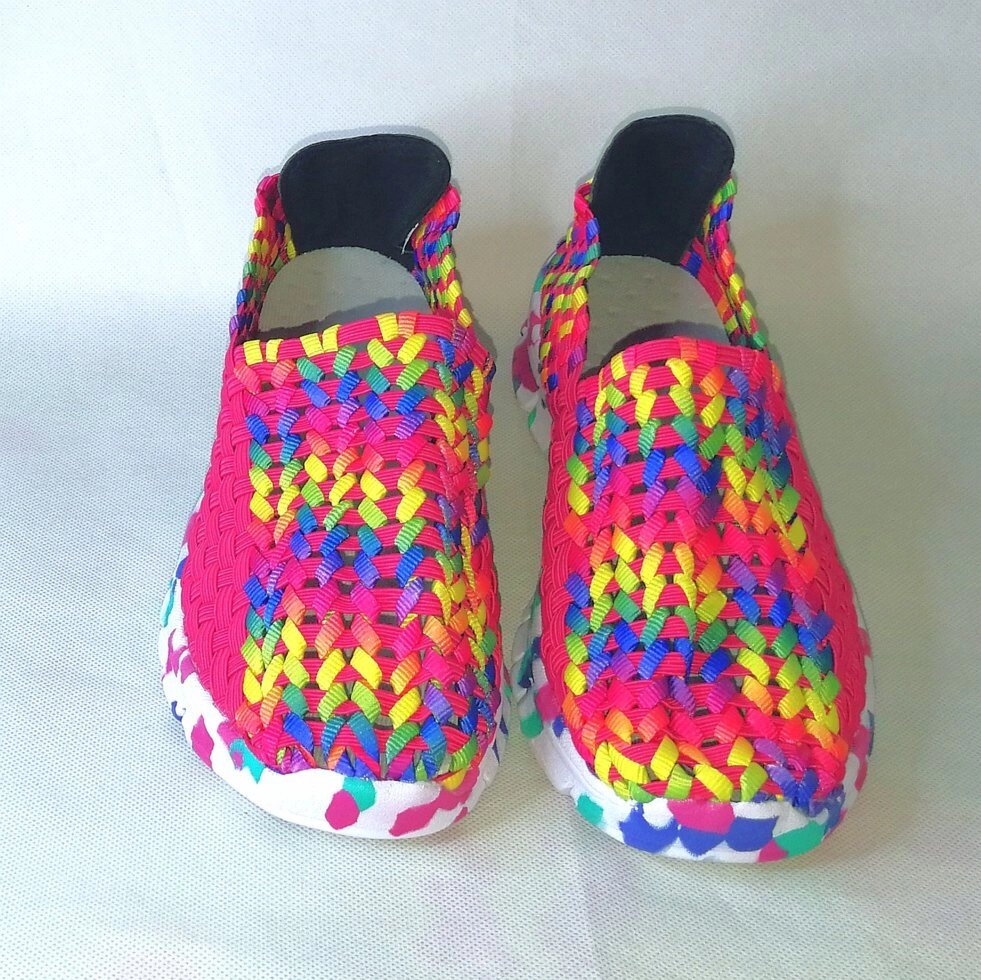 Тапочки коралові жіночі без шнурівки з круглим закритим носком, що не ковзає зручне взуття, колір салатовий від компанії Магазин Calipso dive shop - фото 1