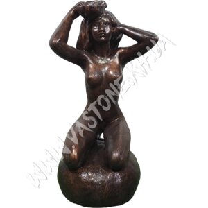 Садова Скульптура "Дівчина на камені" Базовий у лаку