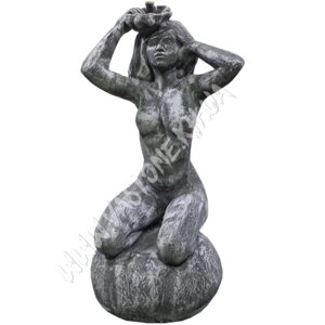 Скульптура Садовая "Дівчина на камені"