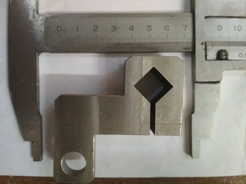 Деталі складної форми обробка нарізка штамповка - роздріб