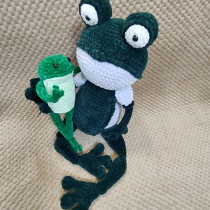 В'язана іграшка подарунок жаба царівна або кавалер плюшева ручна робота hand made