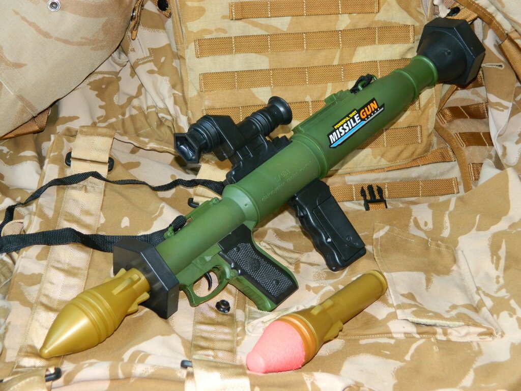 Дитячий іграшковий РПГ-7 (гранатомет) з прицілом і двома пластиковими пострілами від компанії Магазин "Голіаф" - фото 1