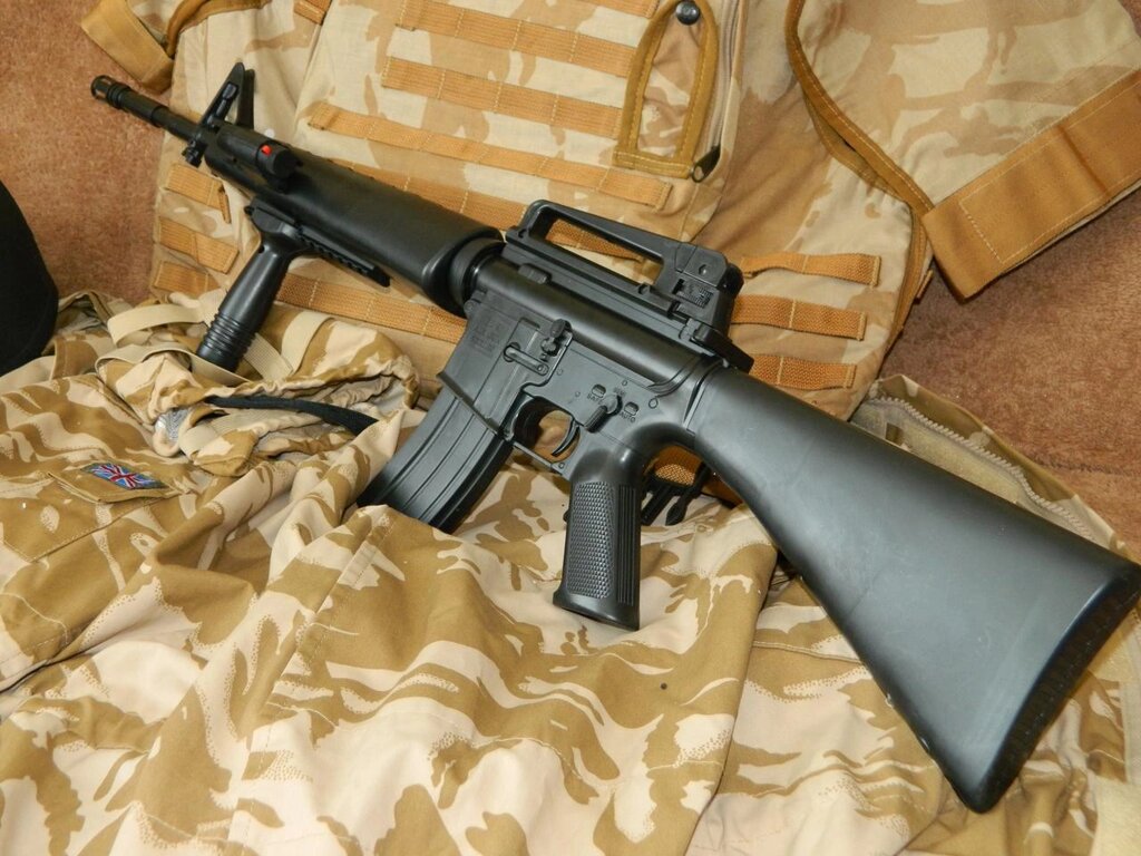 Іграшкова Гвинтівка ( автомат ) М16 А1 на пластикових кульках з лазерним прицілом і ручкою від компанії Магазин "Голіаф" - фото 1