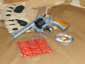 Револьвер Шерифа на пистонах "Golden Gun" іграшка зі значком