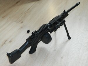 Кулемет M249 SAW на пластикових кульках 6мм. з лазером