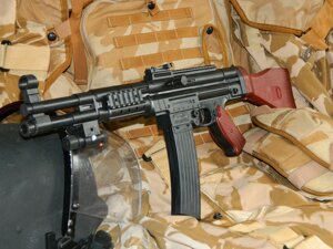 Іграшковий автомат Sturmgewehr 44 на пластикових кульках із лазерним цілевказівником