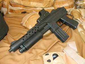 Штурмовий пістолет Intratec TEC-DC9 з лазером на пластикових кульках 6 мм.