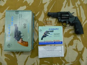 Револьвер Флобера Сафари РФ 431М и 12 патронов