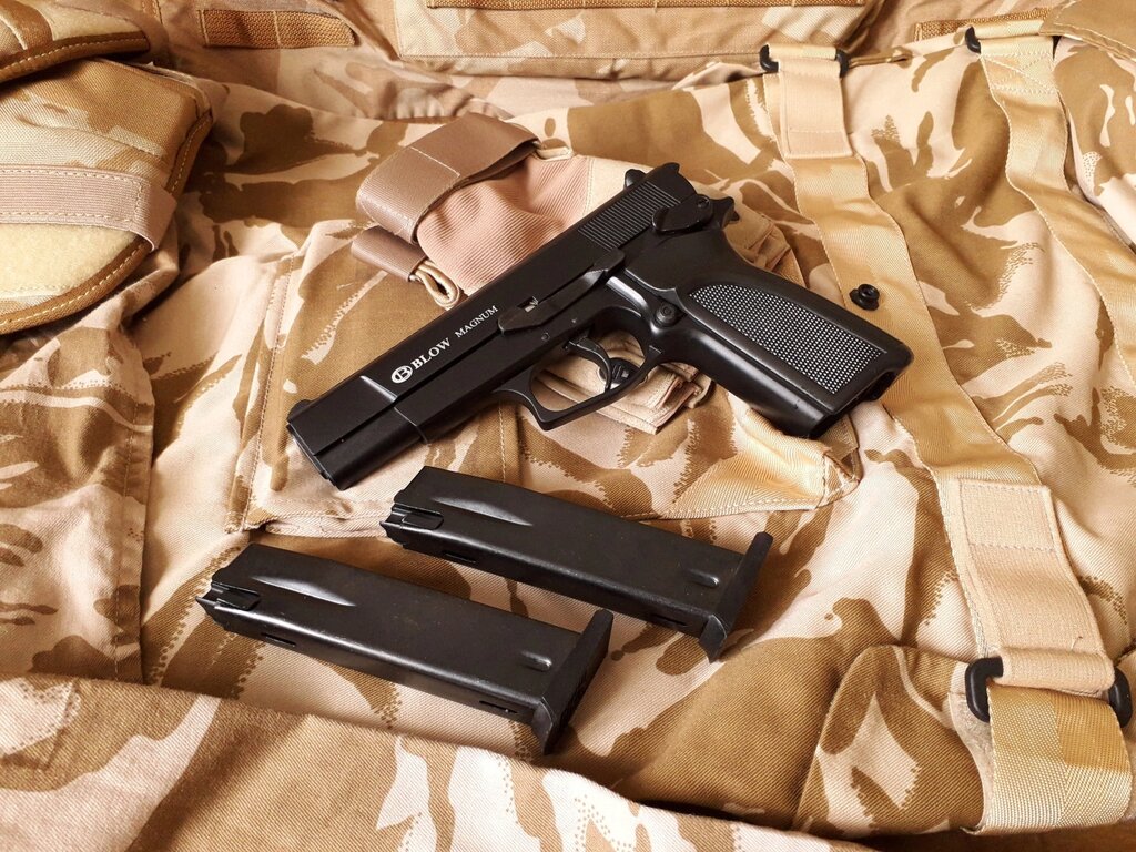 Пістолет сигнальний, стартовий (шумовий) Blow Magnum + 2 магазину від компанії Магазин "Голіаф" - фото 1