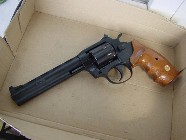 Револьвер під патрон Флобера Альфа 461 з дерев'яними ручками від компанії Магазин "Голіаф" - фото 1