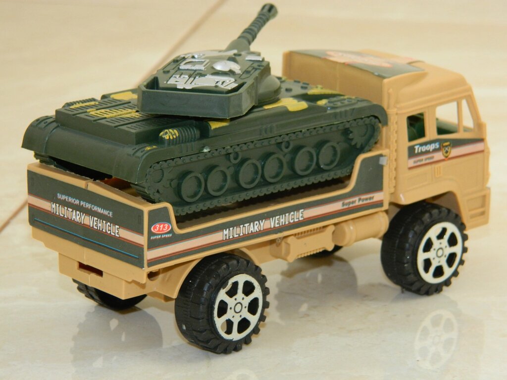 Toy Toy Mivary Truck Tanku Transporter (вантажівка та танк) від компанії Магазин "Голіаф" - фото 1