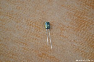 Електролітичні конденсатори 100 мкФ х 25 В - 8x6 мм 105 ° С JCCON