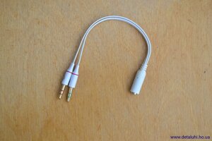 Аудіо-кабель перехідник з 4-полюсного на два 3-полюсних 3.5 мм - білий