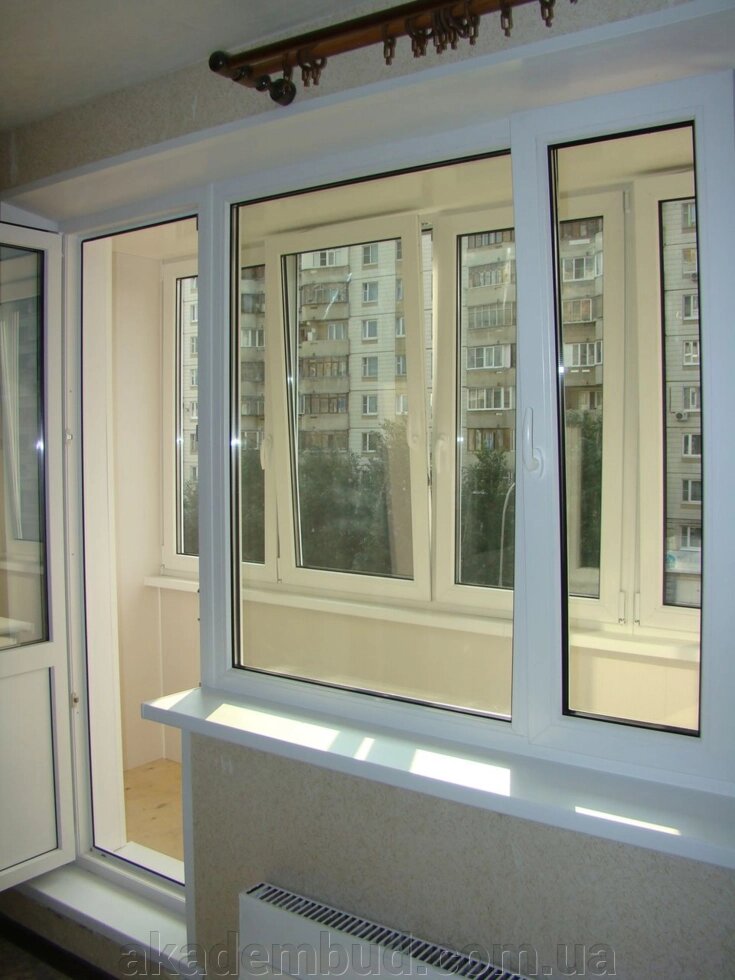 Балконний блок Rehau Euro 60 (вихід на балкон) з двокамерним склопакетом від компанії Інтернет-магазин металопластикових вікон - фото 1