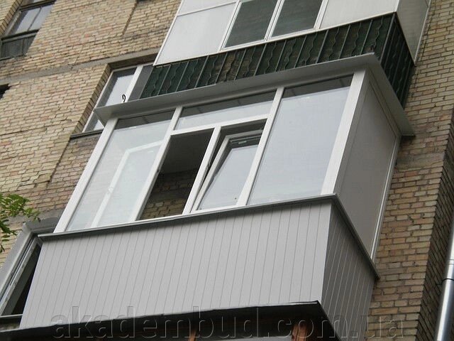 Скління Балконів в Кредит з Компенсацією від компанії Інтернет-магазин металопластикових вікон - фото 1