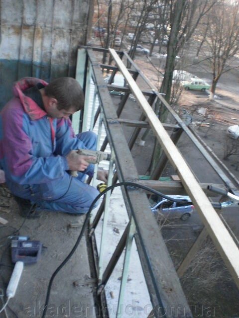 Винос балкона Київ ціна від компанії Інтернет-магазин металопластикових вікон - фото 1