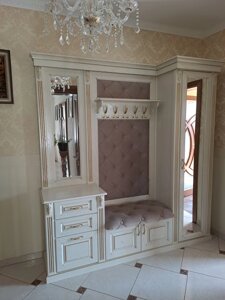 Дубовий передпокій у класичному стилі на замовлення