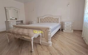 Двоспальне дубове ліжко Преміум з каретною стяжкою