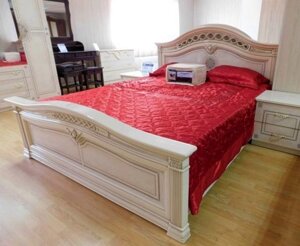 Класичне двоспальне ліжко Діана