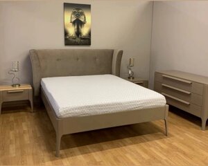 Дерев'яне ліжко Порадо з м'яким узголів'ям