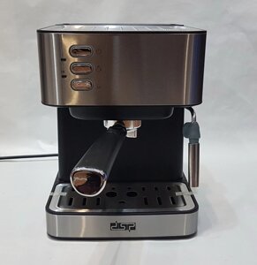 Напівавтоматична кавова машина DSP KA3028 з капучинатором