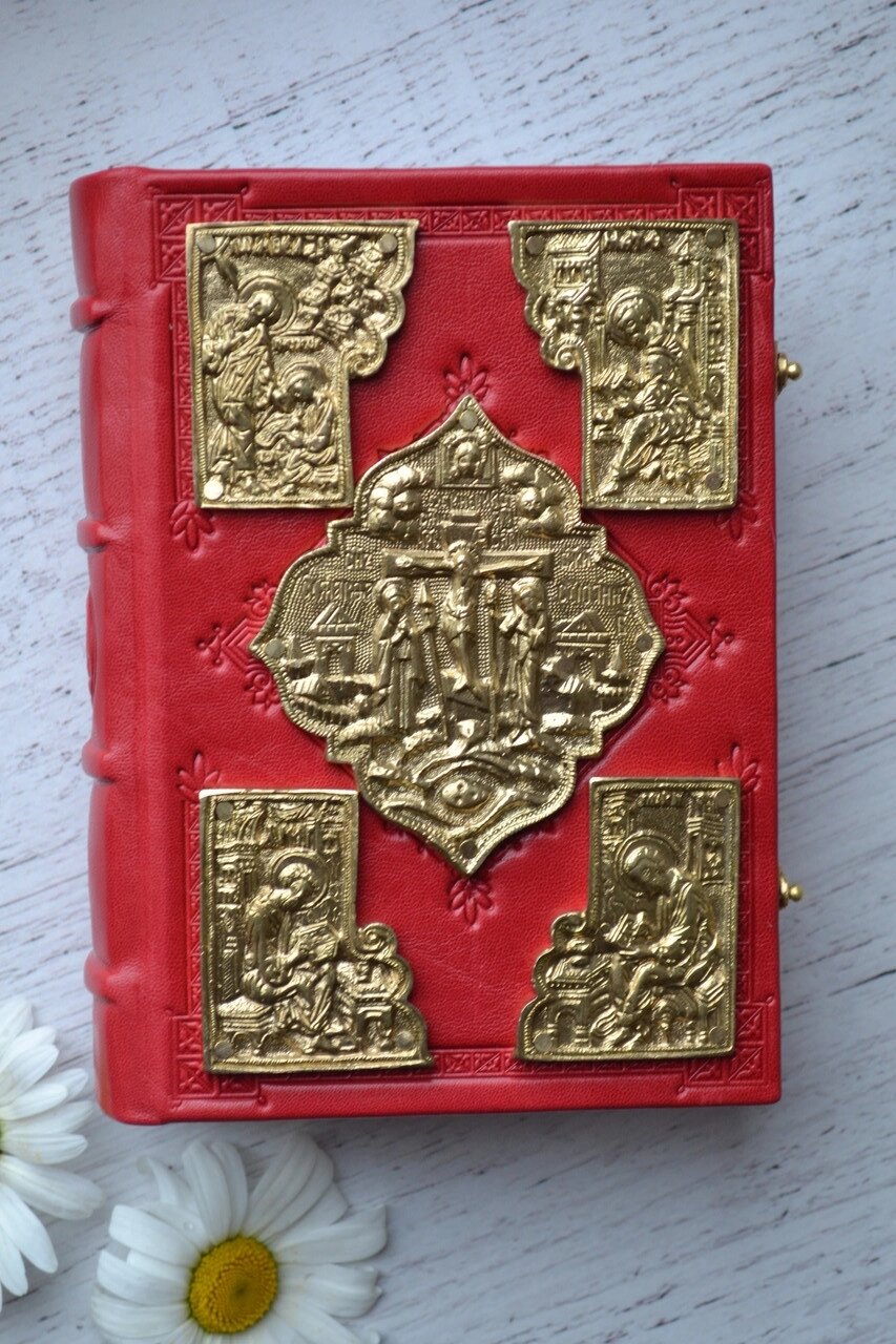 Євангеліє 16х11 см церковно-слов'янська мова з латунниими накладками (червона) від компанії Церковна крамниця "Покрова" - церковне начиння - фото 1