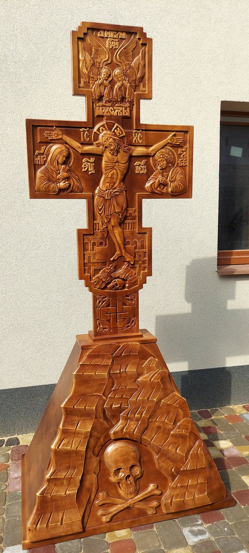 Голгофа-хрест різьблена з вільхі велика 120x240см від компанії Церковна крамниця "Покрова" - церковне начиння - фото 1