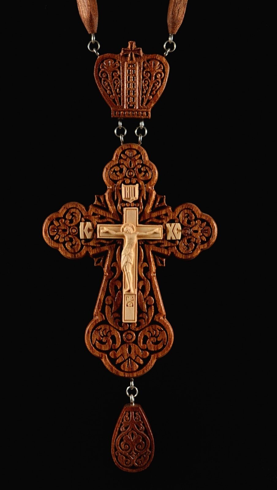 Хрест наперсний різьблений з груші і червоного дерева від компанії Церковна крамниця "Покрова" - церковне начиння - фото 1