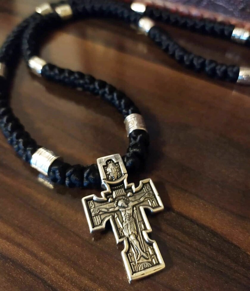 Хрести з плетінням чорною ниткою та сріблом (різні варіанти хрестів) від компанії Церковна крамниця "Покрова" - церковне начиння - фото 1