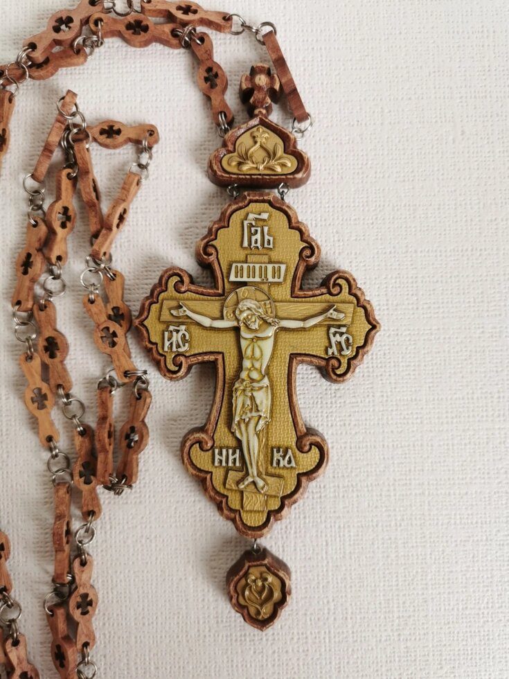 Християнський хрест наперсний з дуба різьбленого з каменем # 522 від компанії Церковна крамниця "Покрова" - церковне начиння - фото 1