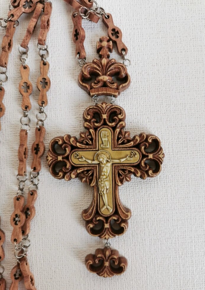 Християнський хрест наперсний з дуба різьбленого з каменем # 525 від компанії Церковна крамниця "Покрова" - церковне начиння - фото 1