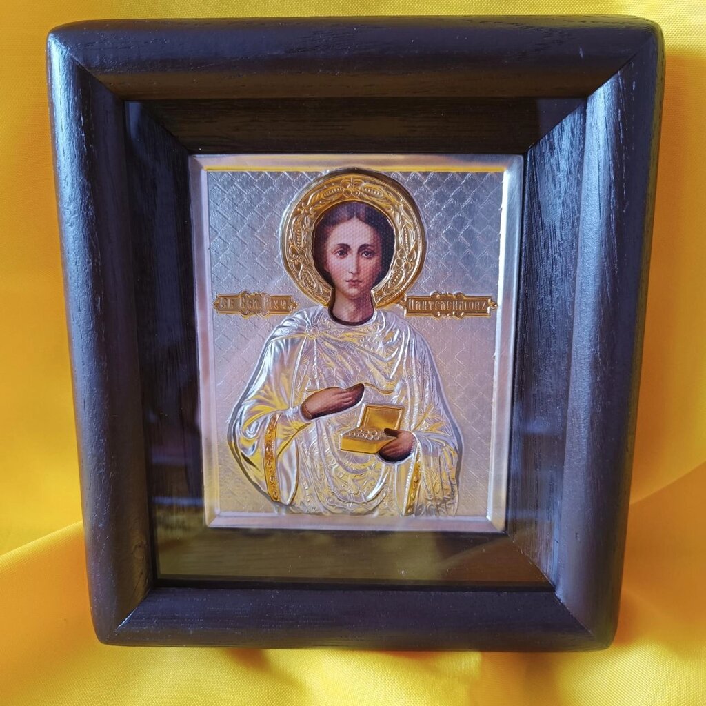 Ікона на дарунок «Святий Великомученик і Цілитель Пантелеймон» 19х17см від компанії Церковна крамниця "Покрова" - церковне начиння - фото 1