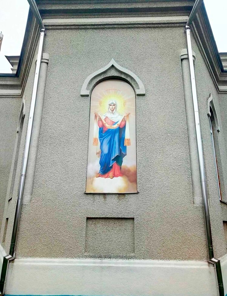 Ікона на композиті "Покрова" на фасаді храму від компанії Церковна крамниця "Покрова" - церковне начиння - фото 1