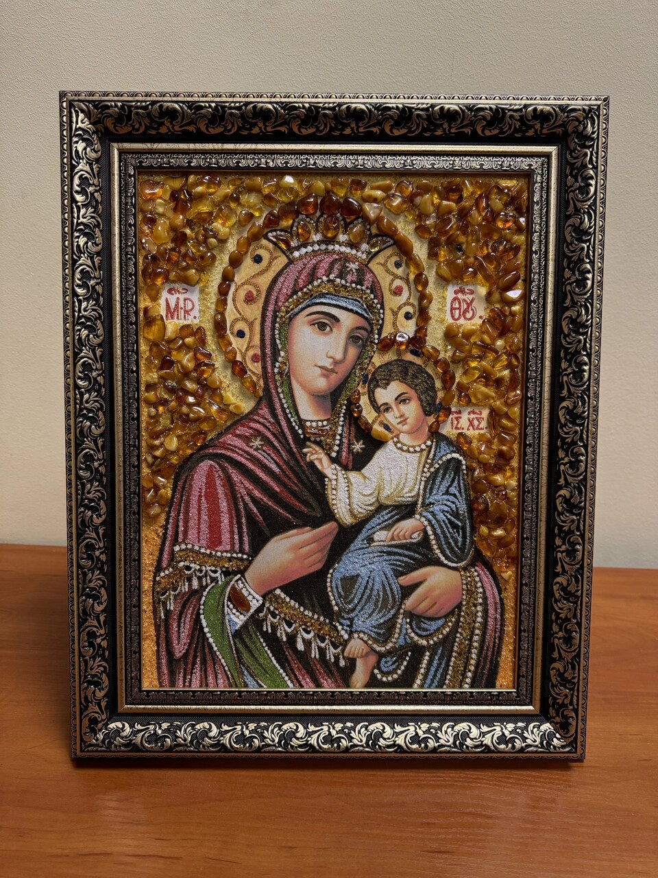 Ікона з бурштину Іверська Богородиця 20х30 см від компанії Церковна крамниця "Покрова" - церковне начиння - фото 1