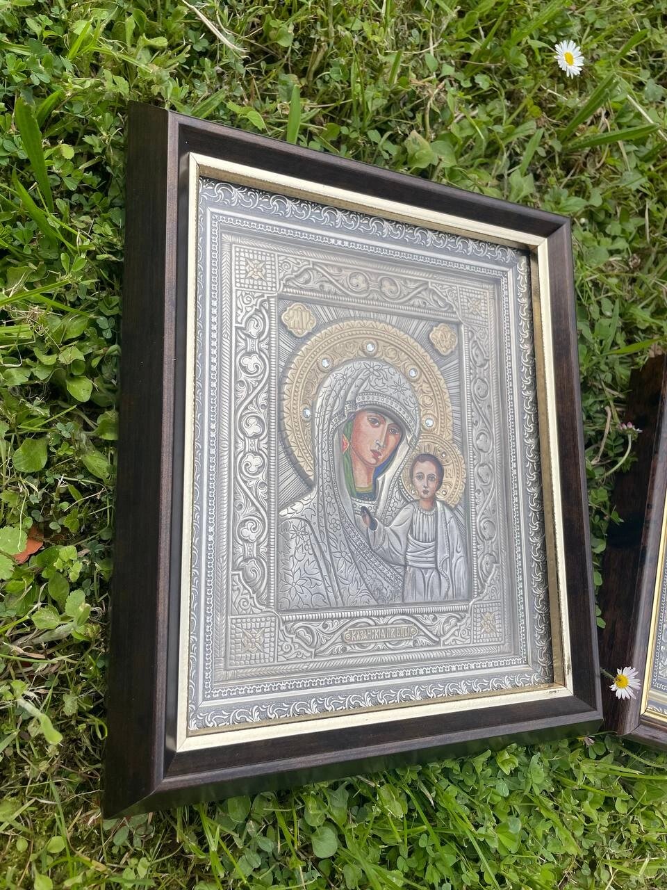 Ікона зі сріблом та золотом «Казанська Божа Матір» від компанії Церковна крамниця "Покрова" - церковне начиння - фото 1