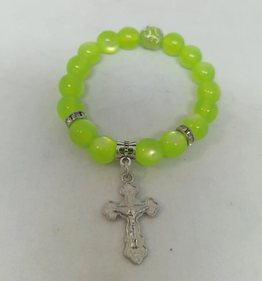 Красивий браслет із зеленим камінням і металевим хрестом від компанії Церковна крамниця "Покрова" - церковне начиння - фото 1