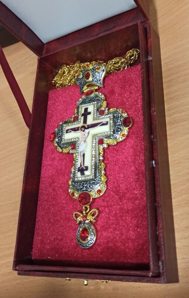 Наперсного хрест з червоним камінням з покриття від компанії Церковна крамниця "Покрова" - церковне начиння - фото 1