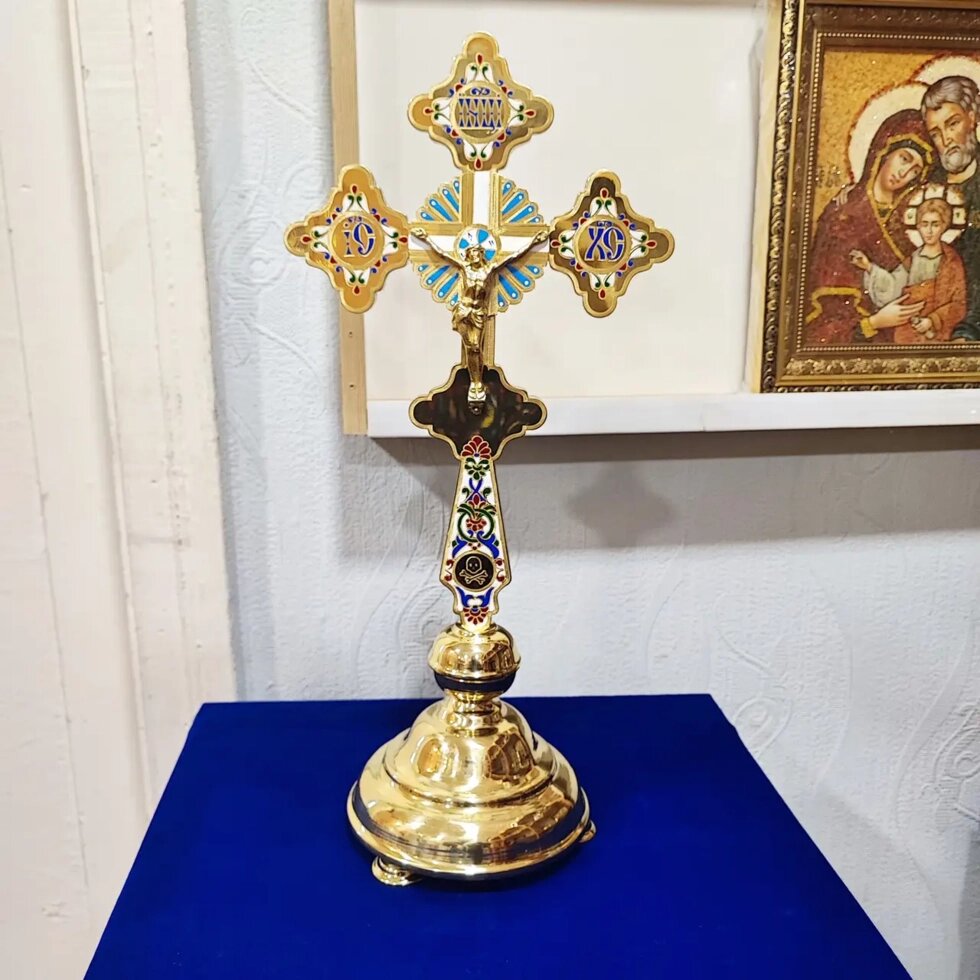 Напрестольний хрест з гравіюванням та емаллю від компанії Церковна крамниця "Покрова" - церковне начиння - фото 1