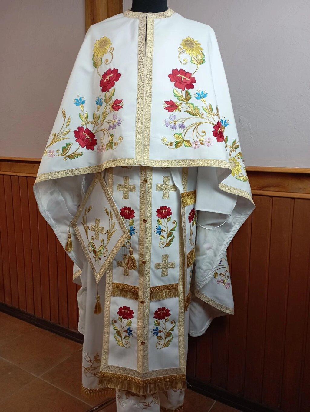 Одяг церковнослужітелів з габардину на замовлення з вишивкою від компанії Церковна крамниця "Покрова" - церковне начиння - фото 1