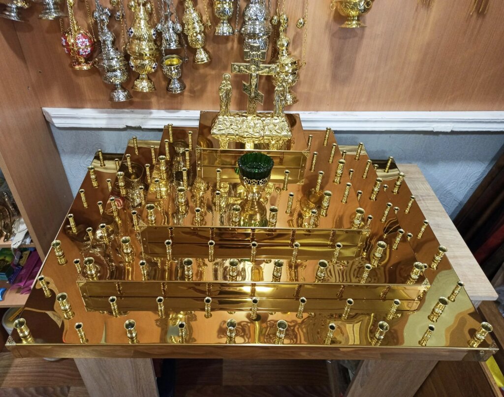 Панахідний столик у вигляді піраміди з лампадою від компанії Церковна крамниця "Покрова" - церковне начиння - фото 1