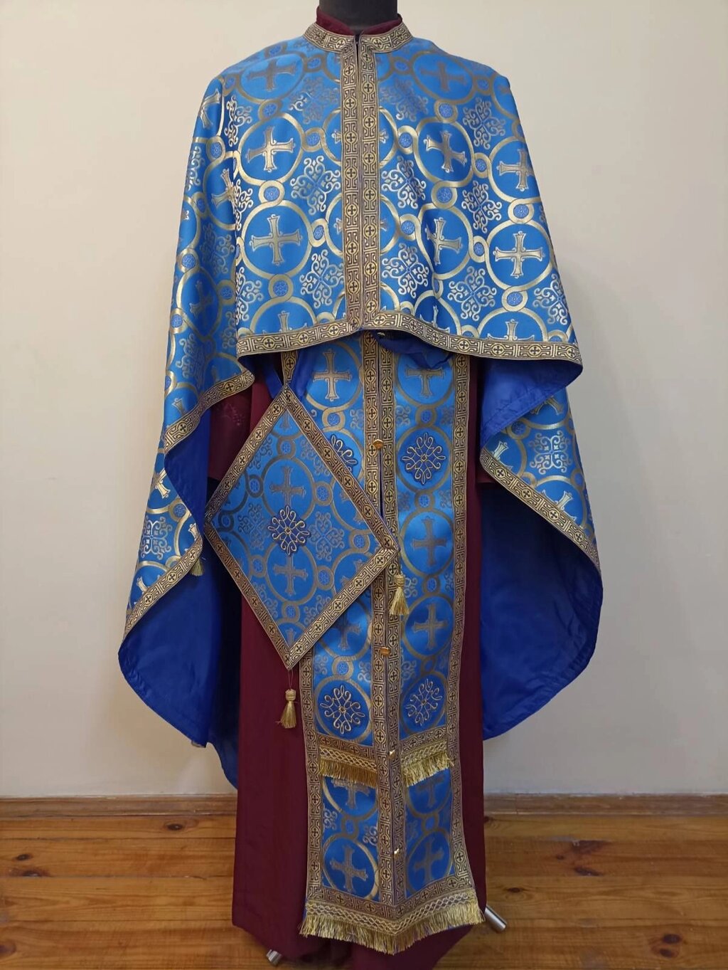 Парадне вбрання священика з вишивкою на замовлення (парча) від компанії Церковна крамниця "Покрова" - церковне начиння - фото 1