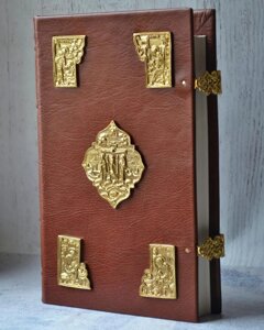 Євангеліє 18х25 см українська мова, коричнева палітурка з латунними накладками