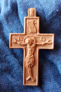 Християнський хрест Натільний з різьбленої груші # 121