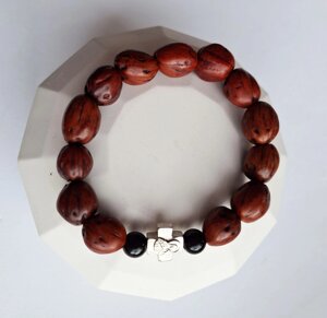 Браслет з мускатного горіха червоний, діаметр 7 см