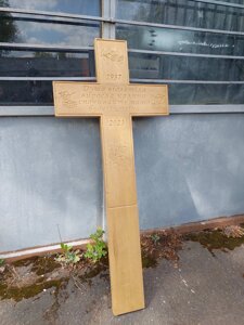 Хрест дубовий з різьбою на дві сторони на кладовище 1.6м висота